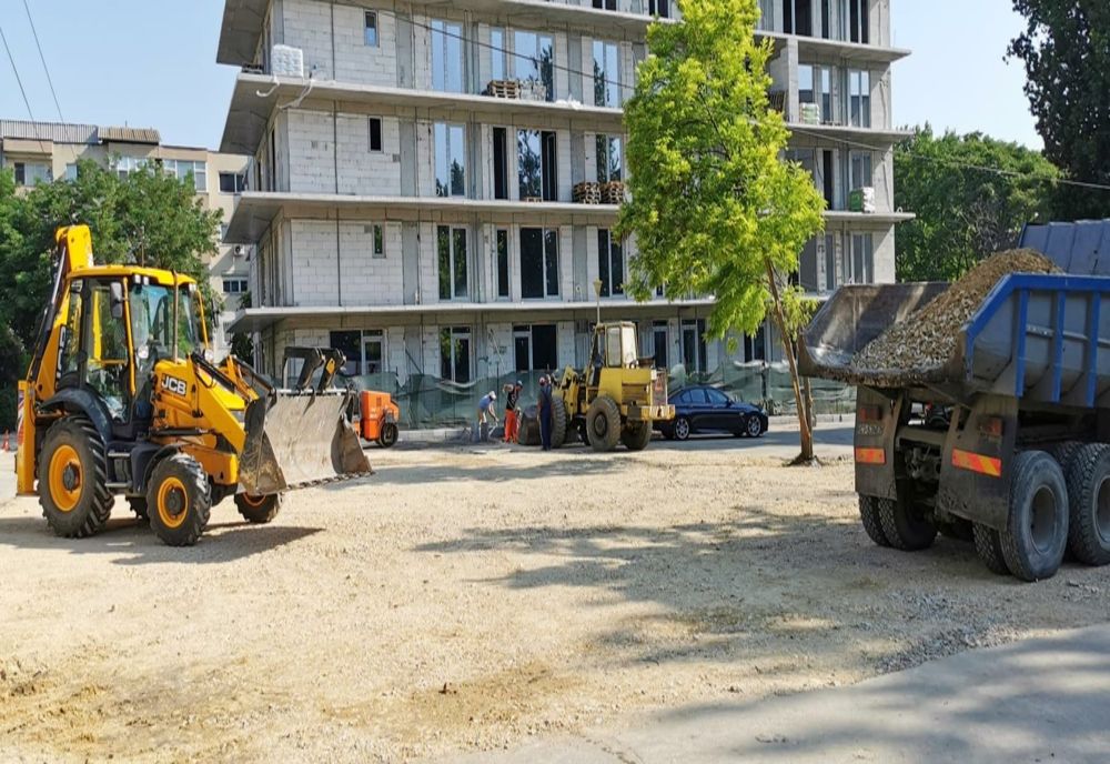 Atenție, șoferi! Lucrări de asfaltare în două parcări din zona Dacia