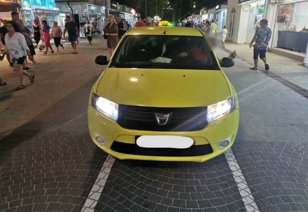 Taximetrist amendat drastic pentru că a intrat pe promenada din Mamaia