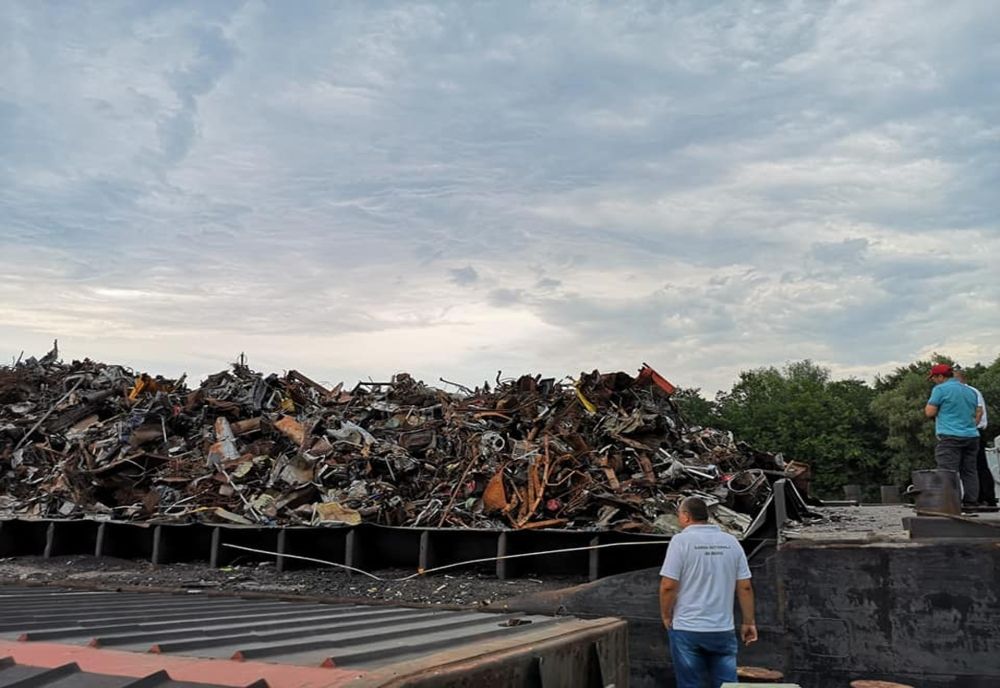 Două barje cu peste 1.400 de tone de deşeuri, descoperite de Garda de Mediu  Constanța