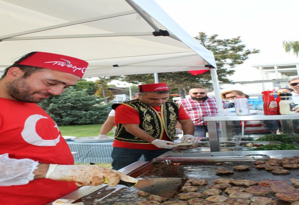 FOTO Festivalul „Neşeli Köftecikler” - „Chifteluţele vesele ” la Năvodari