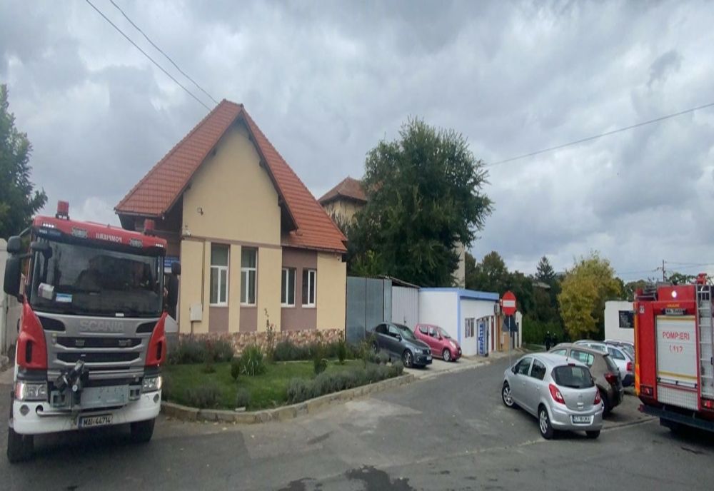 VIDEO Incendiu la școală. Sute de elevi evacuați