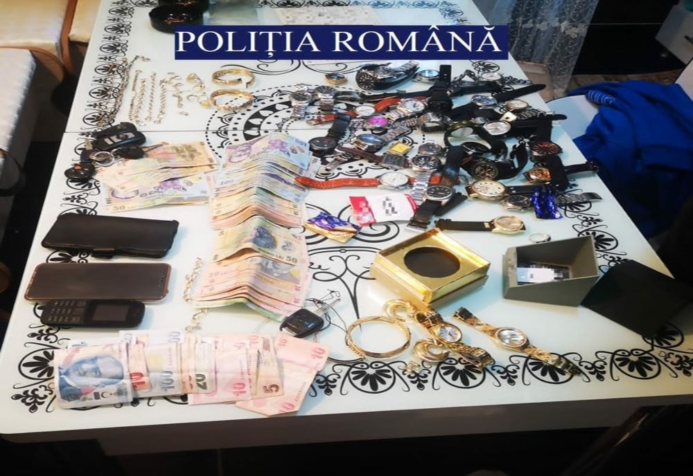  Contrabandiști săltați de mascați