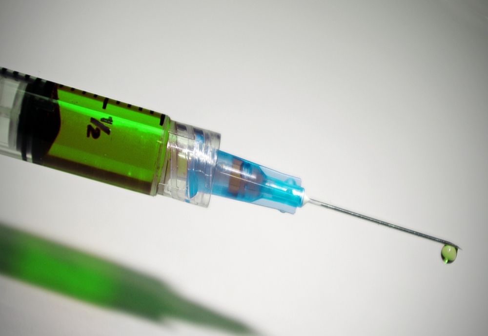 Percheziții la Mangalia privind vaccinarea ”la chiuvetă”. Cât costa un certificat fals
