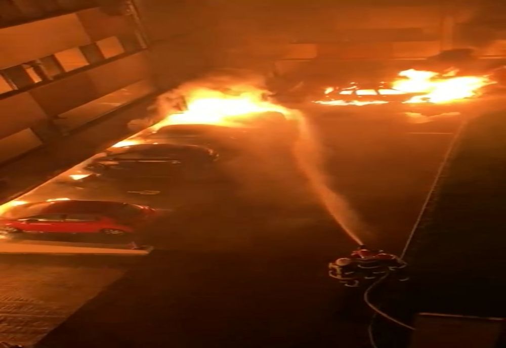 Incendiul care a cuprins blocul din Constanța ar fi fost pus cu intenție. Poliţiştii fac cercetări