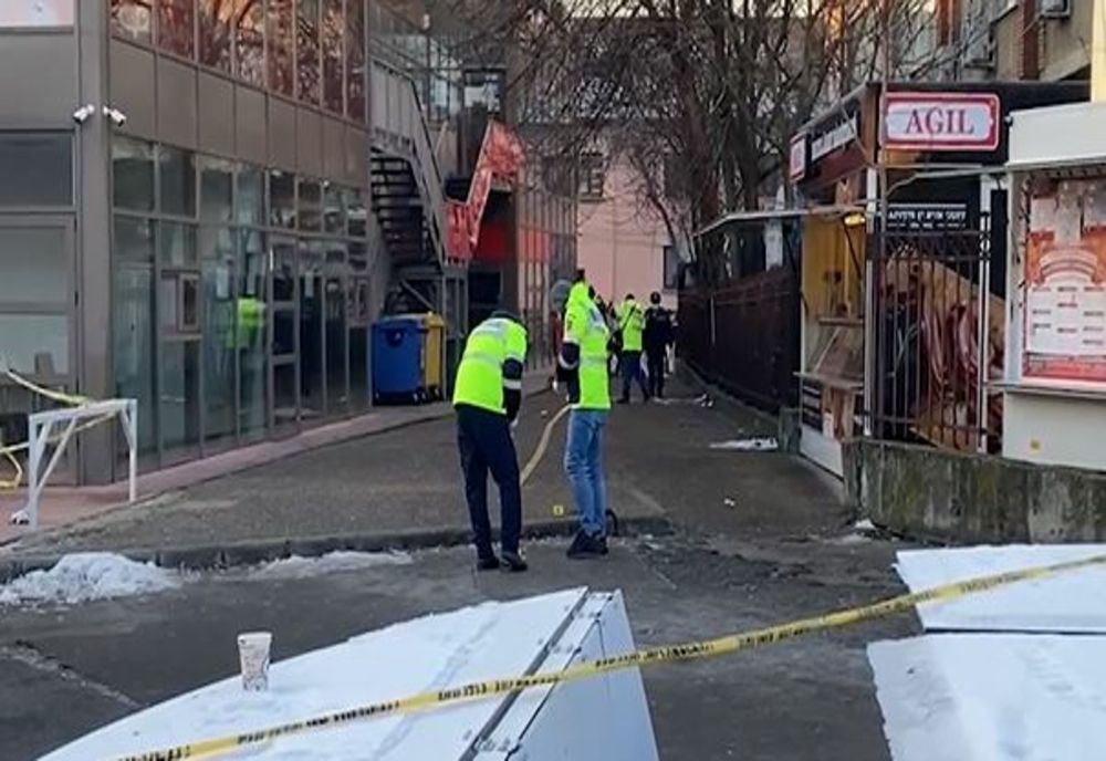 Elev înjunghiat în piept de o fată. Totul s-a întâmplat într-o piață din centrul orașului