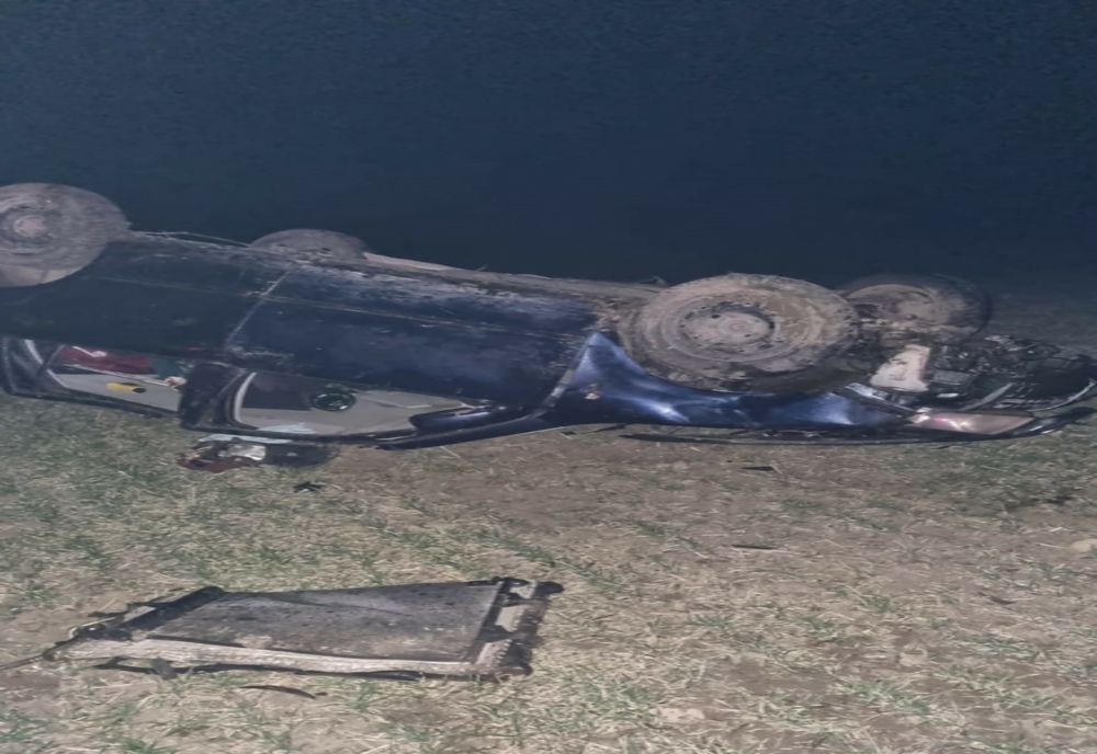 FOTO Accident teribil în Tulcea. Un mort și doi răniți după ce o mașină s-a răsturnat