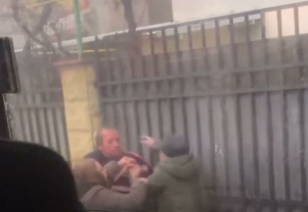 Pasager bătut de un șofer de autobuz.  Bărbatul a ajuns la spital