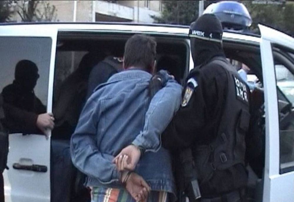 Doi hoți care "operau" în Vama Veche, prinși  și băgați în arest