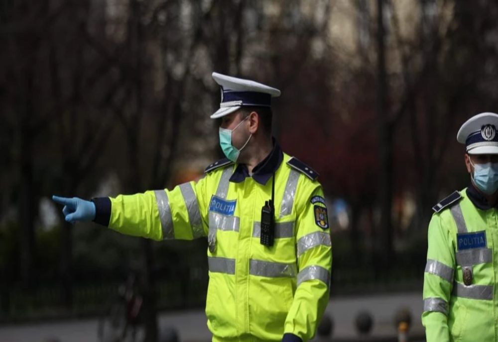 Inconștienți la volan, opriți la timp de polițiști