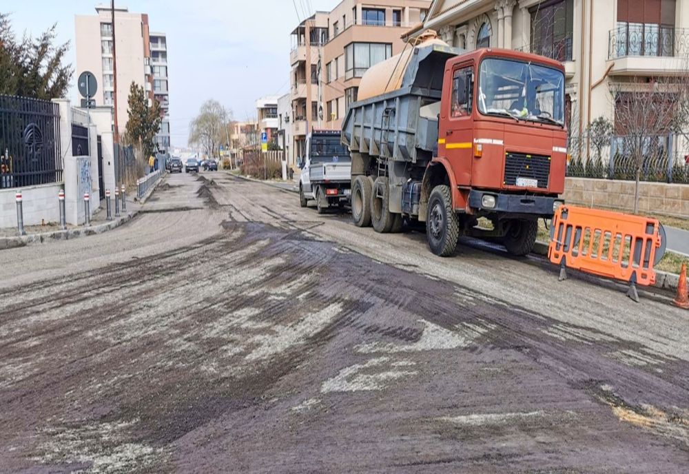 Atenție, șoferi! Reabilitare carosabil pe străzile din  Faleză Nord