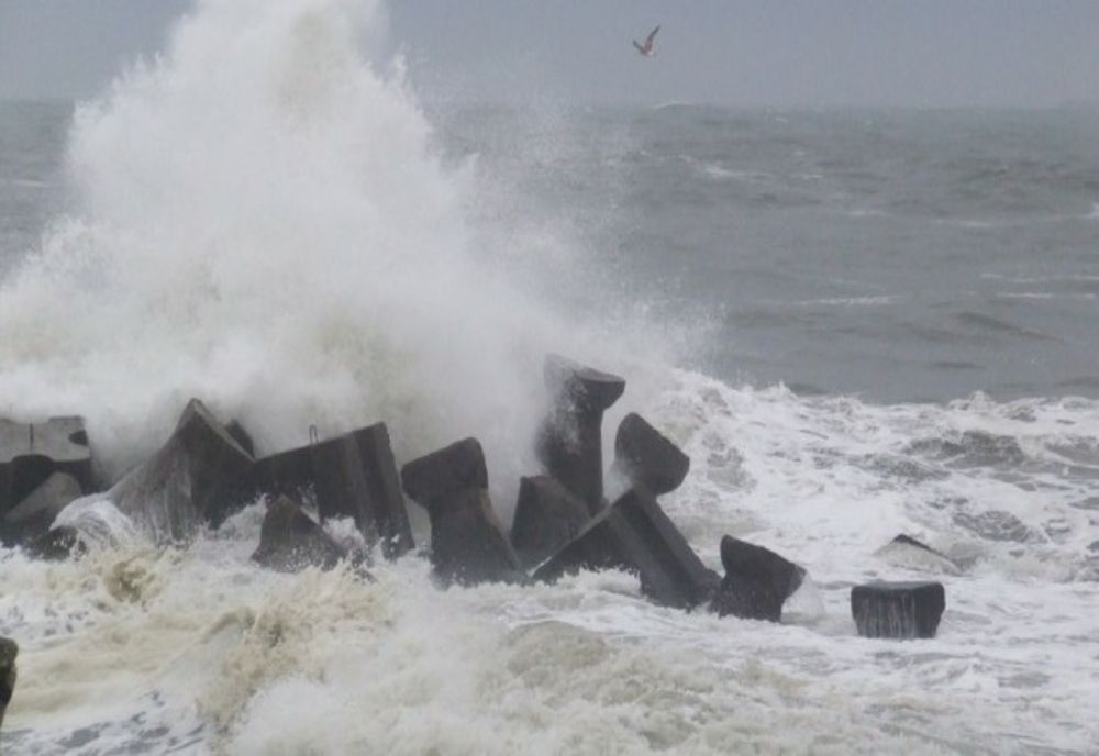 Porturi închise din cauza vântului