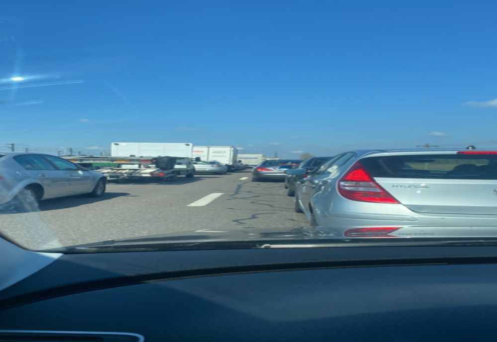 Restricții de circulație pe podul de la Fetești. Trafic blocat