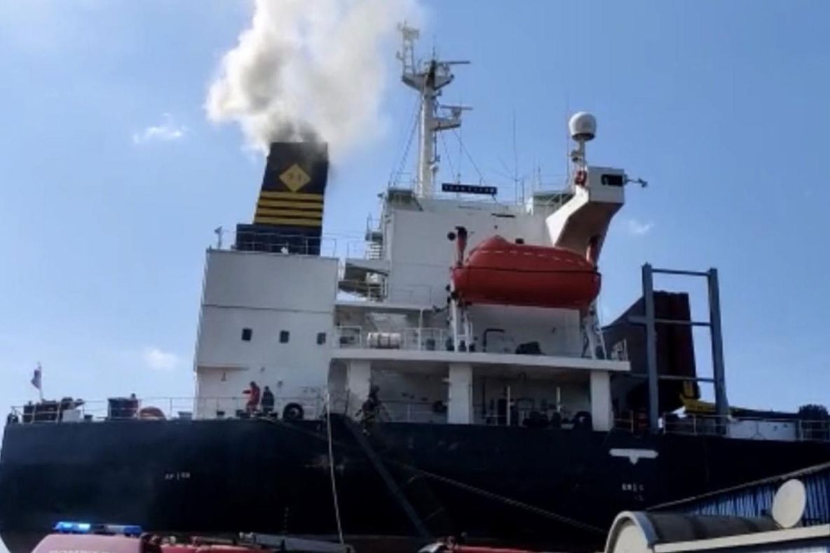 Incendiu la bordul unei nave în Portul Midia