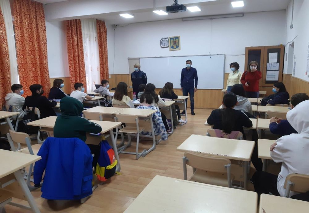 Polițiștii, activități de prevenire în școlile constănțene