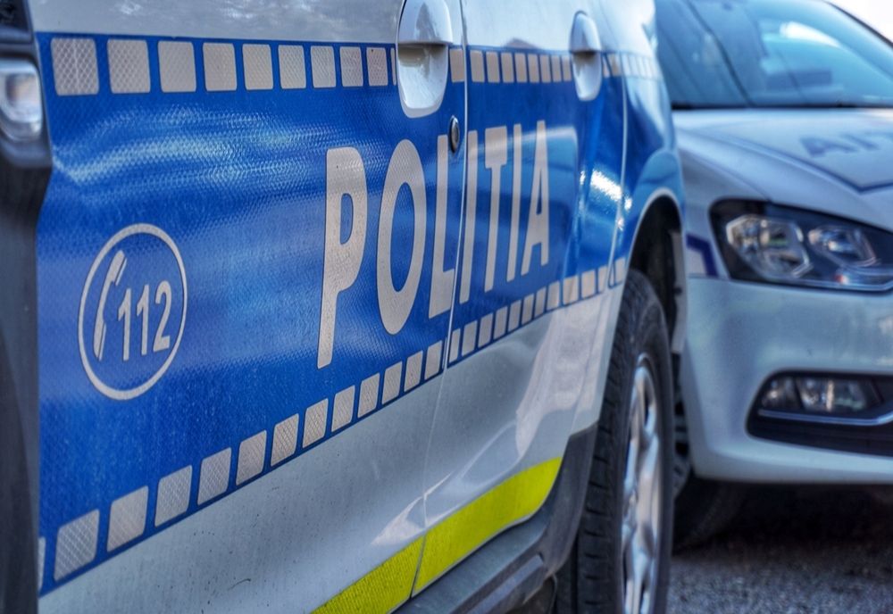 Mașină de poliție, implicată într-un  accident. O persoană a fost rănită
