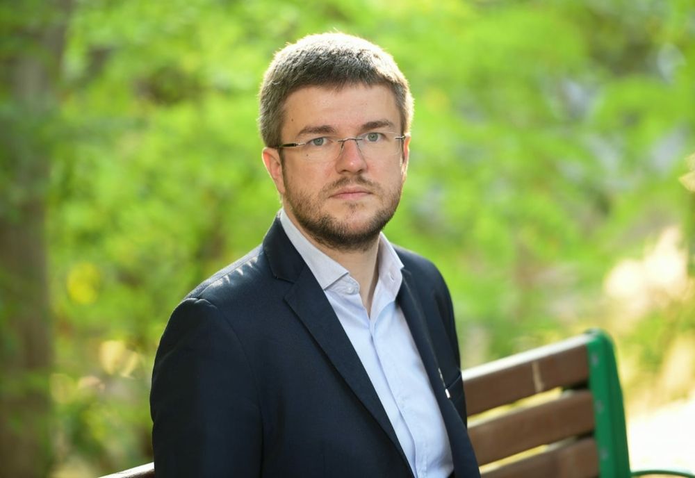 Senatorul USR Irineu Darău: ”Sorin Cîmpeanu, protectorul hoților și plagiatorilor, își dă singur drepturi și atribuții convenabile”