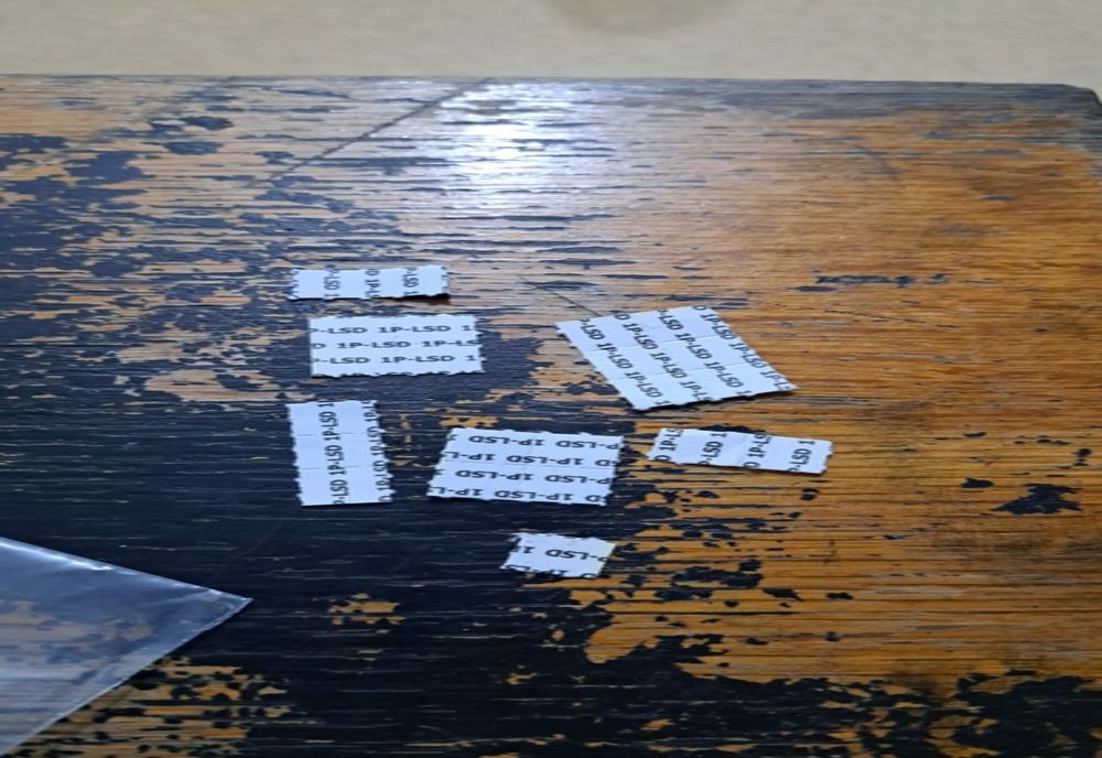 Dealeerii nu-și iau vacanță. Tineri prinși cu droguri pe litoral de jandarmi