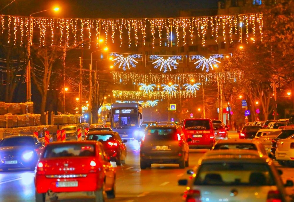 FOTO Constanța, deja pregătită de sărbători cu mii de beculețe