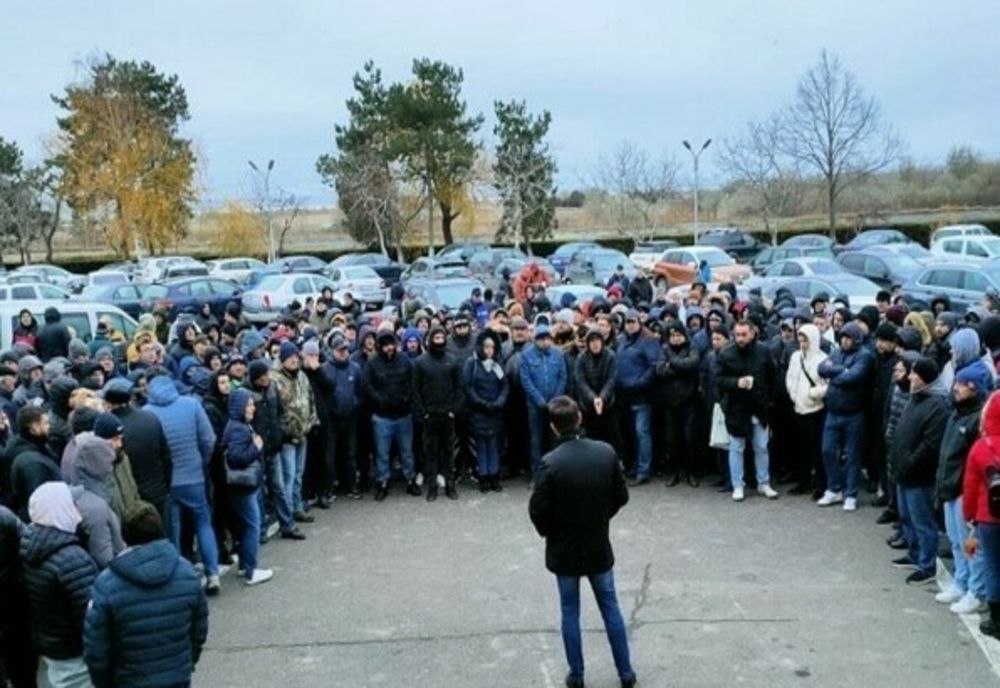 Protest spontan la Petromidia. Angajații cer majorarea salariilor