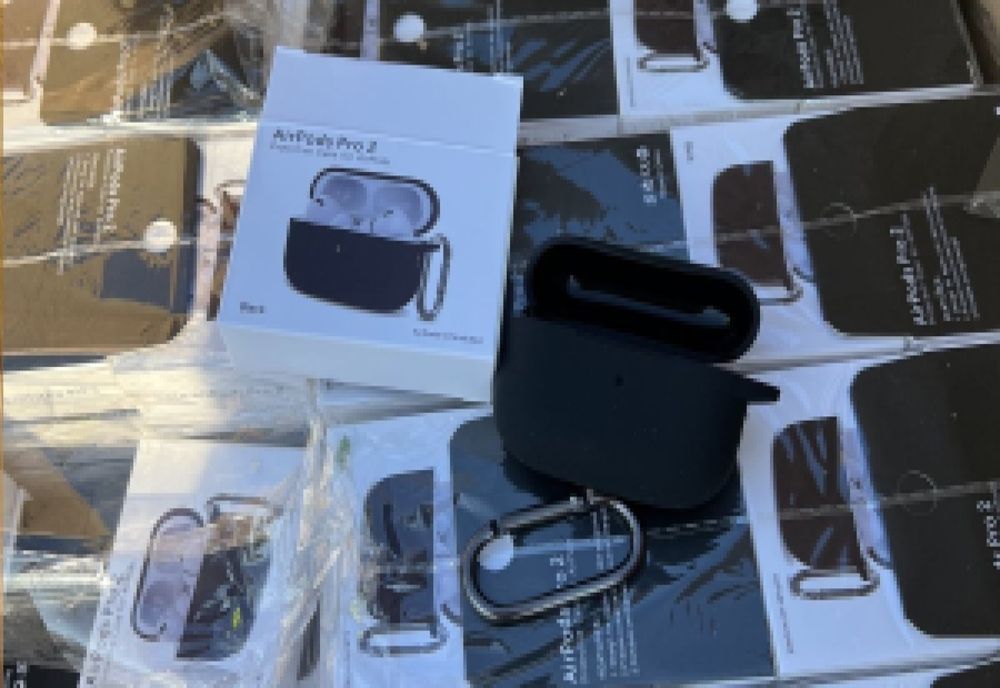 FOTO Fake-uri în valoare de 1.800.000 de lei aduse din China, descoperite în Portul Constanța