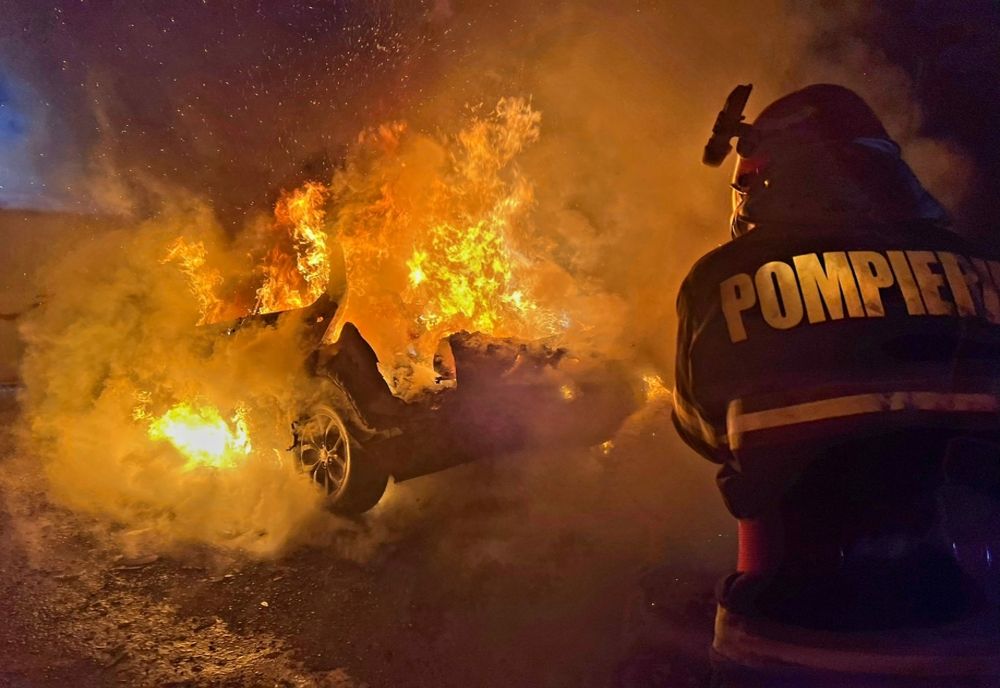 Incendiu autoturism pe A4