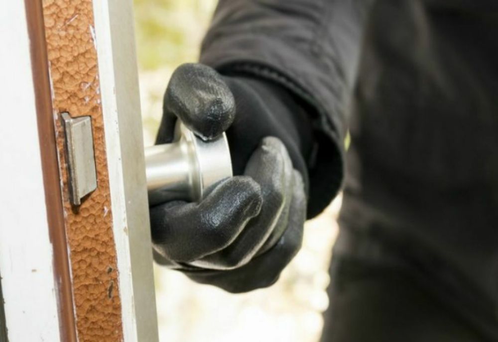 La 39 de ani un hoț  și-a ieșit din mână. Cum l-au identificat polițiștii