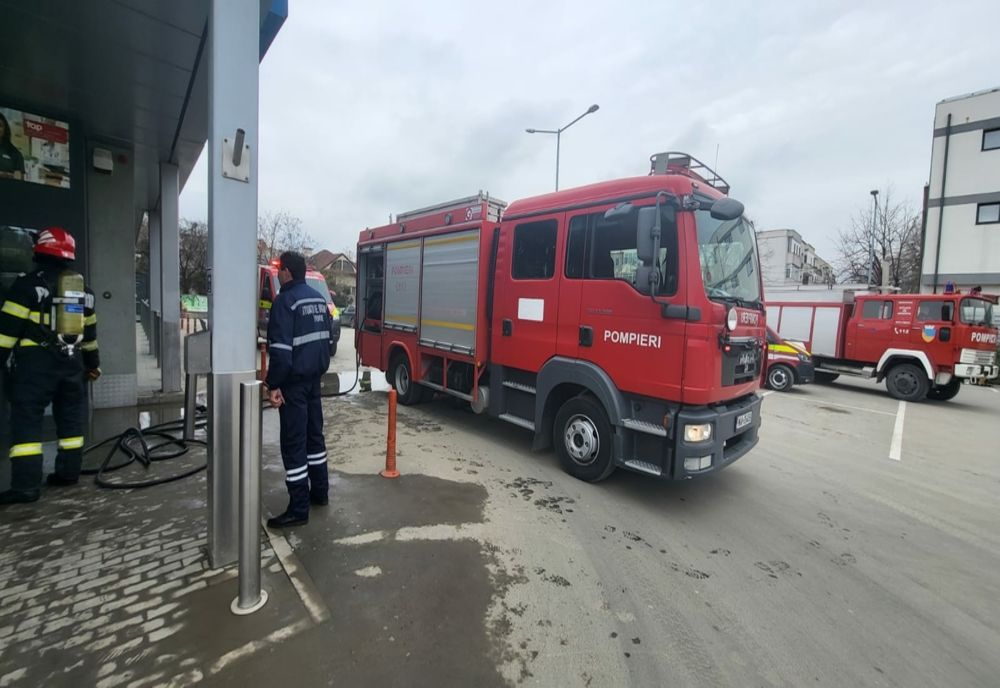 FOTO Incendiu la magazinul Lidl din Eforie Nord. Zeci de persoane s-au autoevacuat