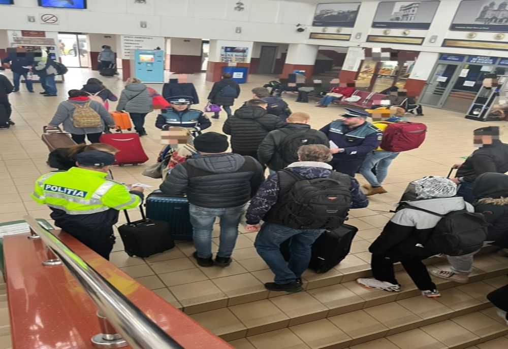 Controale în trenuri și gări. Poliția a dat amenzi pe bandă rulantă