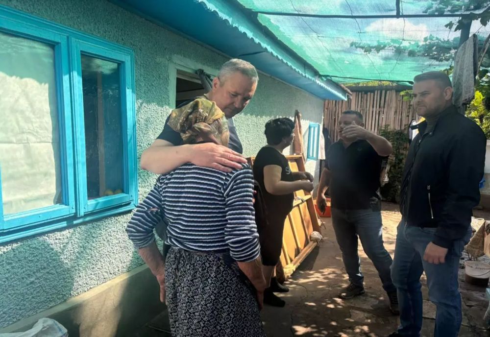 MINIȘTRII PNL, ÎMPREUNĂ CU LIDERUL PARTIDULUI, NICOLAE CIUCĂ, PREZENȚI ÎN GALAȚI. ACȚIUNI ÎN FORȚĂ, INTERVIN MINIȘTRII PREDOIU, BURDUJA, DECA ȘI FECHET