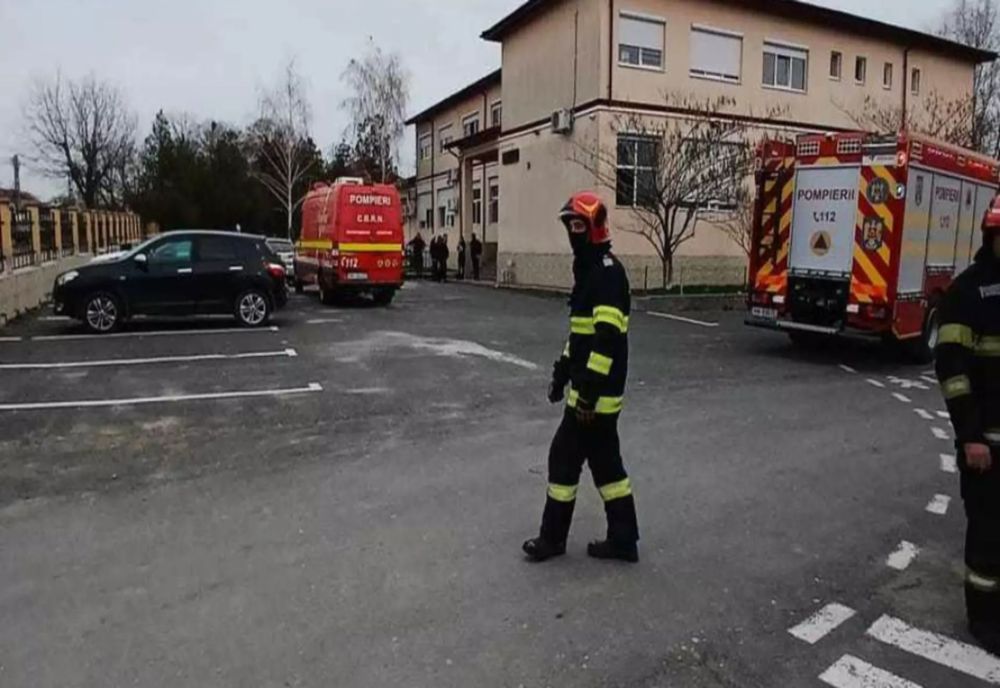 CURSURI SUSPENDATE LA O ȘCOALĂ DIN CONSTANȚA DUPĂ CE S-A SEMNALAT UN MIROS PERSISTENT