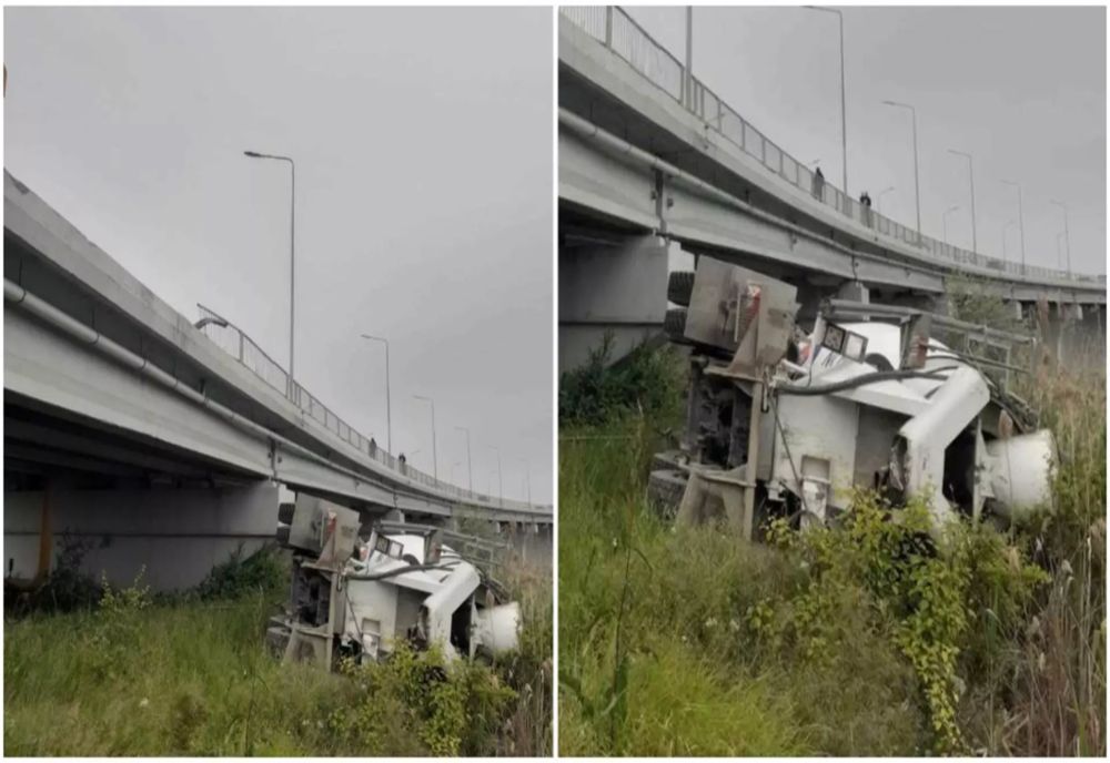 ACCIDENT GRAV LA INTRAREA ÎN PORTUL CONSTANȚA: O BETONIERĂ S-A RĂSTURNAT DE PE PODUL DE LA AGIGEA