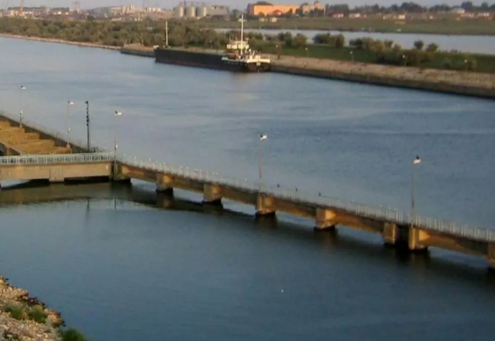 Descoperire macabră în Constanța: Cadavrul unei femei, găsit în apa Canalului Dunăre - Marea Neagră