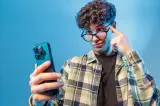 Rețelele sociale, restricționate pentru copii în UE. Funcțiile care i-ar putea ține ore întregi online ar putea fi eliminate