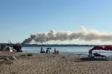 Nor uriaș de fum, vizibil de pe plaja din Eforie Nord, după incendiul izbucnit în Portul Agigea