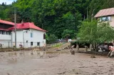 Vânătorii de munte intervin în sprijinul cetățenilor din Bușteni afectați de fenomenele meteorologice extreme