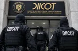 Percheziții de amploare în Arad într-un dosar de trafic de droguri. Peste 40 de persoane, duse la audieri