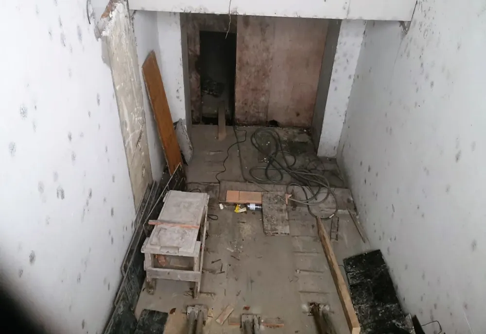 La un pas de tragedie: Un lift cu patru persoane s-a prăbușit într-un bloc din Constanța
