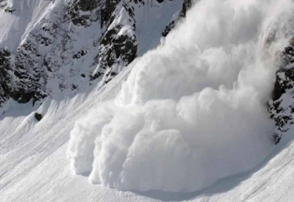 Risc crescut de avalanşă, în Munţii Făgăraş. Strat de zăpadă de 96 cm, aproape de Bâlea Lac