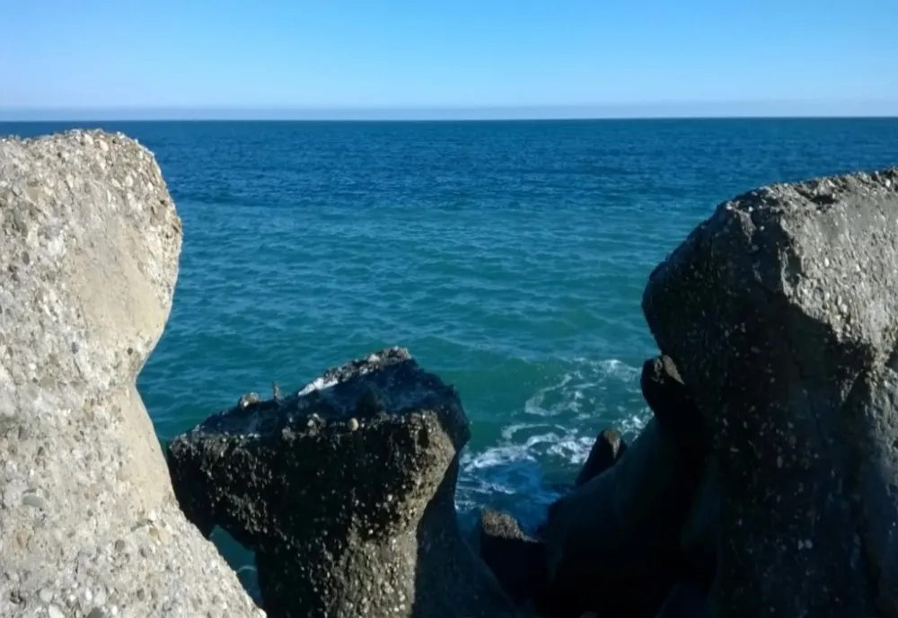 Alertă în Portul Contanța. Pescar căzut în mare
