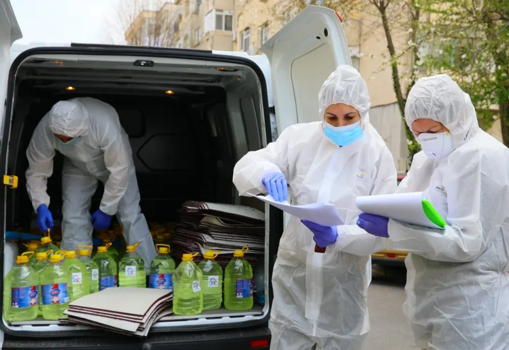 FOTO| Începe distribuirea dezinfectanților către toate blocurile din municipiul Constanța