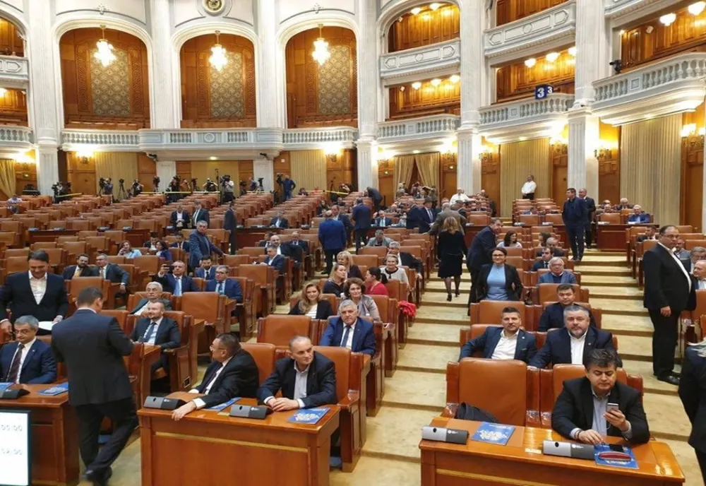 Parlamentul îi trage astăzi la răspundere pe miniștii Violeta Alexandru și Ion Ștefan