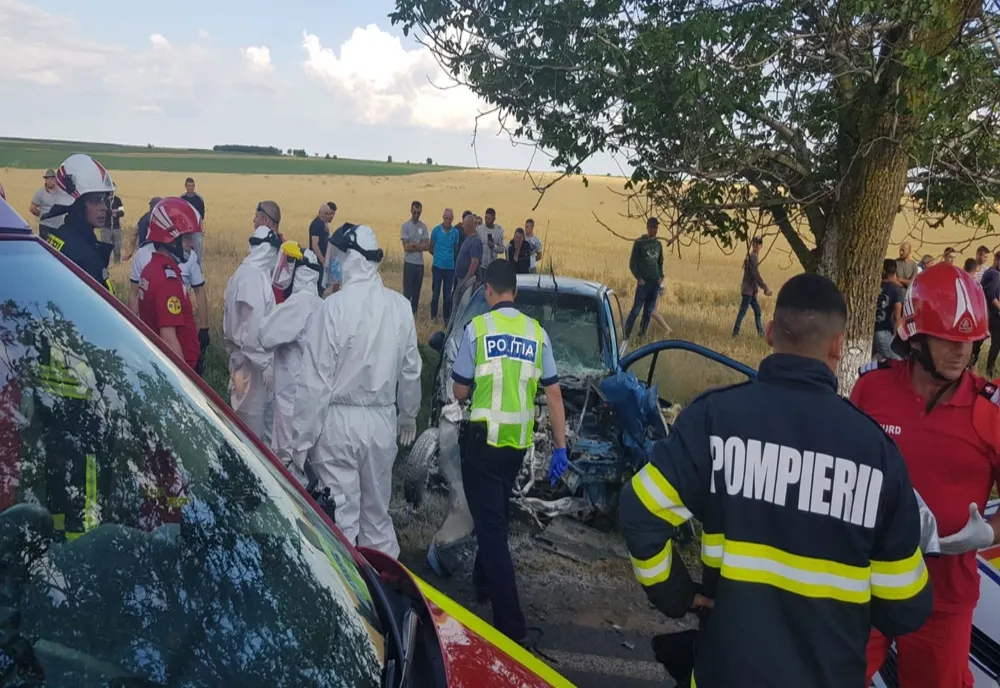 FOTO VIDEO| Accident mortal pe DN3. Două mașini s - au făcut praf după ce s-au ciocnit