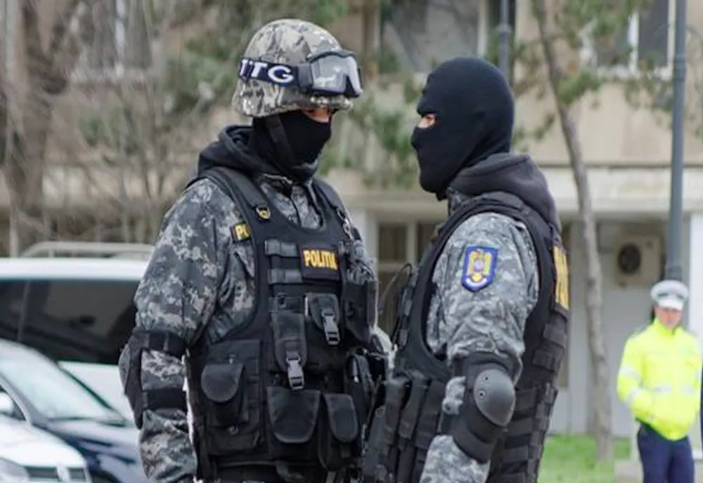 Prins cu arma în portbagaj