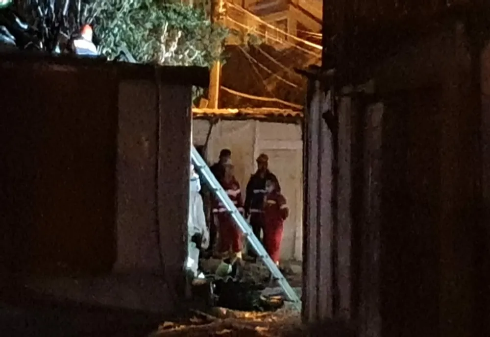 FOTO| Un bărbat a murit în locuința cuprinsă de flăcari