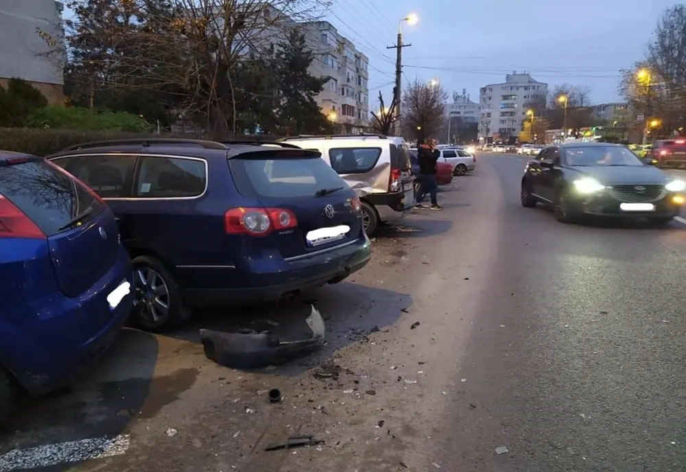 FOTO}“Performanța” unui șofer din Constanța, care a condus băut. Bărbatul a intrat cu mașina în 7 autoturisme parcate