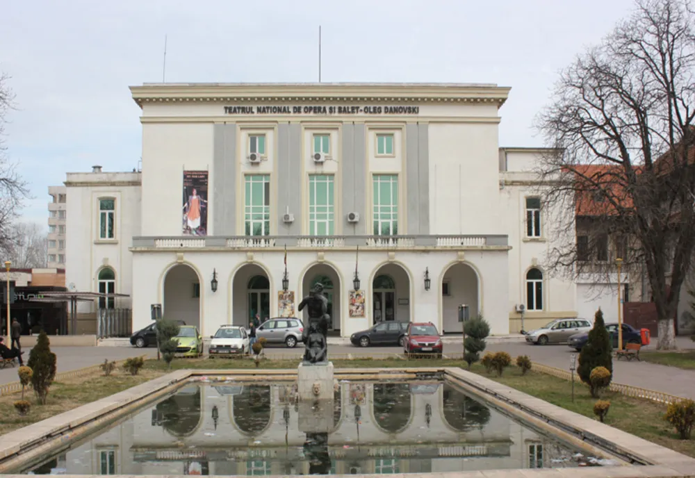 Teatrul Naţional de Operă şi Balet "Oleg Danovski"a primit Ordinul Meritul Cultural în grad de Comandor din partea preşedintelui României
