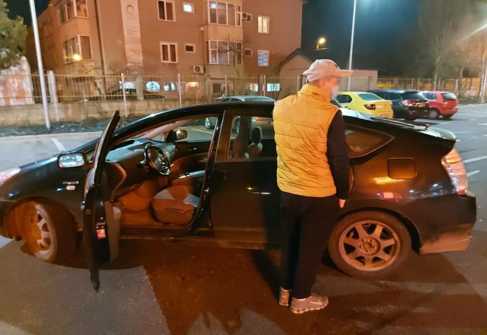 Un jandarm in timpul liber a prins un șofer beat ce lovise o mașină parcată