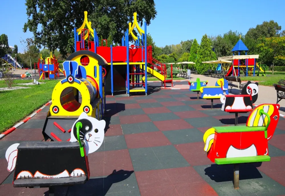 Țara piticilor și Gravity Park s-au redeschis