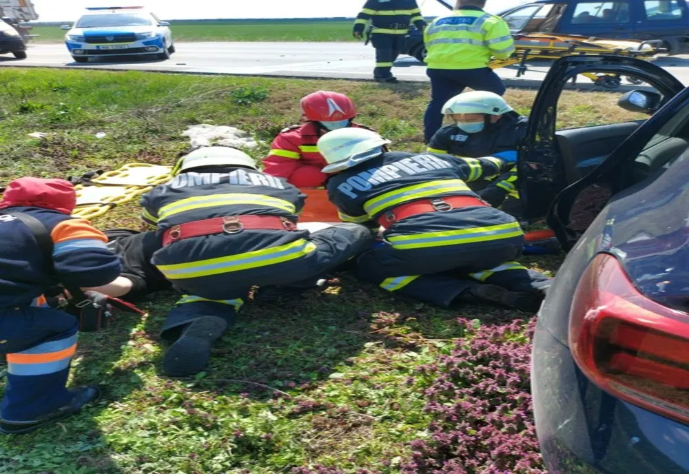 FOTO Accident pe DN2A. O persoană rănită şi trei maşini distruse