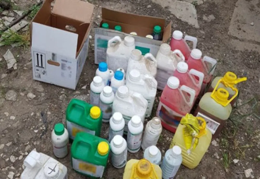 Produse cu termenul de valabilitate expirat, descoperite de polițiști